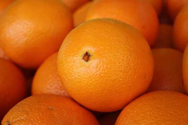 Крупный План Кучи Спелого Апельсина — стоковое фото