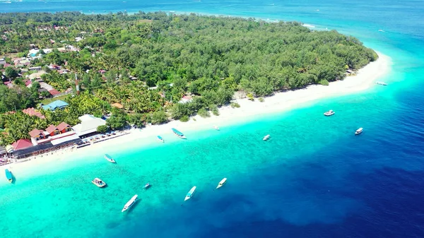 Una Hermosa Vista Los Barcos Mar Tranquilo Con Una Isla — Foto de Stock