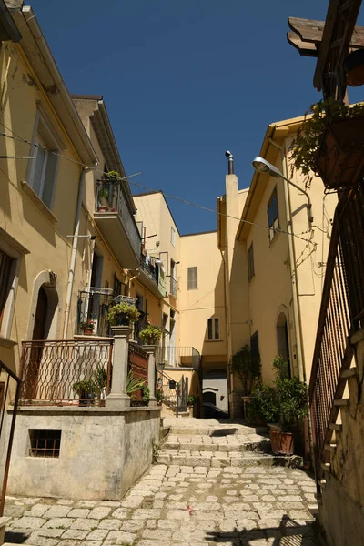イタリアのバジリカータ地方のサン フェレ村の狭い通り — ストック写真