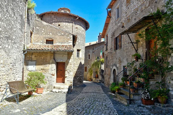 Живописный Снимок Уютной Улочки Историческом Городе Сермонета Центральной Италии — стоковое фото