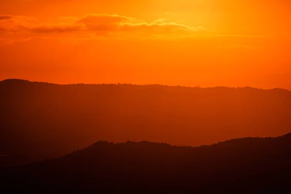 Una Vista Silhouette Del Monte Manaia Contro Cielo Crepuscolo Tramonto — Foto Stock