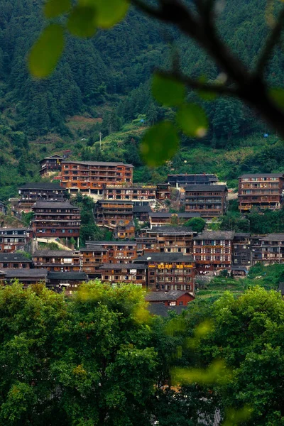 Een Prachtige Opname Van Oude Traditionele Huizen Langde Miao Ethnic — Stockfoto