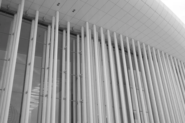 룩셈부르크의 필하모니 건물의 그레이 스케일 — 스톡 사진
