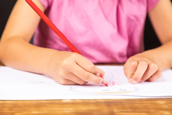 Gezicht Het Tekenen Van Een Kind Een Houten Bureau — Stockfoto