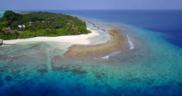 Antenowy Dron Wgląd Pięknej Tropikalnej Wyspy Pod Błękitnym Niebem Słoneczny — Zdjęcie stockowe