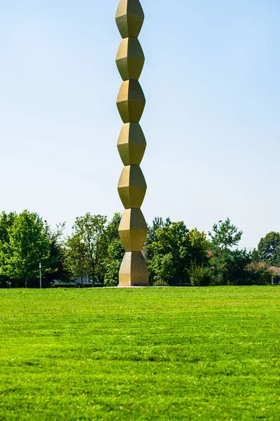 Egy Függőleges Felvétel Gyönyörű Endless Column Vagy Oszlop Infinite Parkban — Stock Fotó