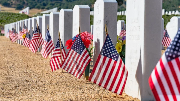 Flags Posted Headstones Bakersfield National Cemetery — Stock Photo, Image