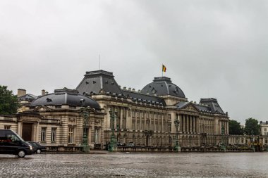Brüksel, Belçika 'daki Palace Royale' in manzaralı bir çekimi.