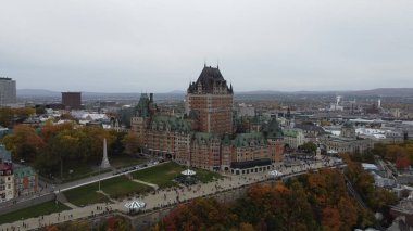 Quebec, Kanada 'daki Şato Quebec ile büyüleyici bir manzara.