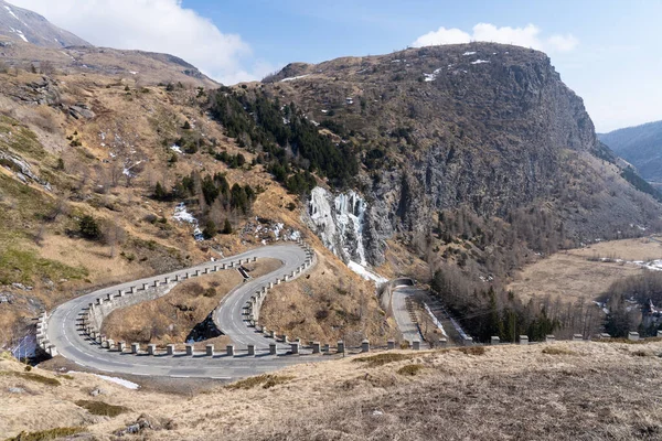 Slingrande Bergsväg Som Leder Till Sjön Mont Cenis Moncenisio — Stockfoto