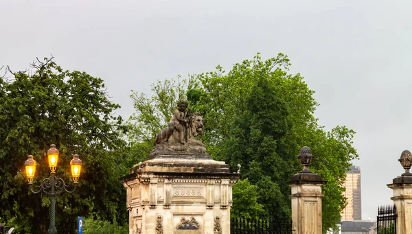 Fotografie Pitorească Unei Statui Palatul Royale Din Centrul Bruxelles Ului — Fotografie, imagine de stoc