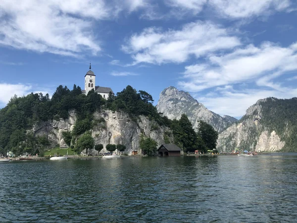 Veduta Traunkirchen Con Sua Chiesa Una Roccia Alta Austria Salzkammergut — Foto Stock