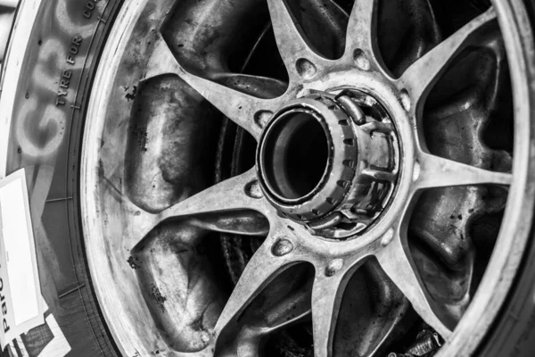 Grayscale Closeup Details Shot Car Wheel Gcr — стокове фото