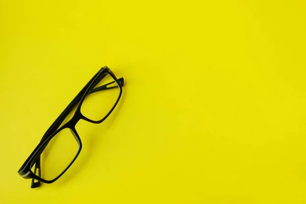 Primer Plano Gafas Aisladas Sobre Fondo Amarillo — Foto de Stock