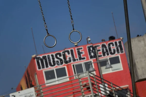 Een Close Shot Van Opknoping Gymnastiek Ringen Muscle Beach Venice — Stockfoto