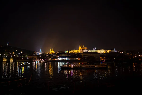 Charles Bridge Ile Prag Gece Manzarası — Stok fotoğraf
