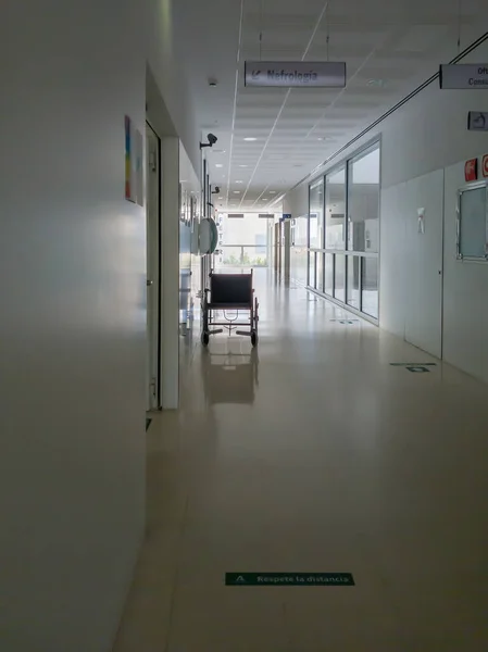 Vertical Shot Wheelchair Lonely Hallway Glass Windows Hospital — Stock Photo, Image