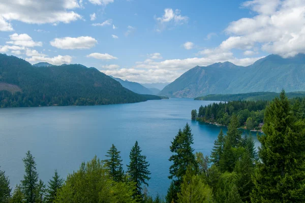 Ein Panoramablick Auf Den Lake Cushman Und Die Olympischen Berge — Stockfoto