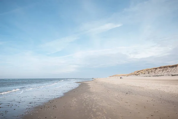 Een Prachtig Shot Van Een Leeg Strand Overdag — Stockfoto
