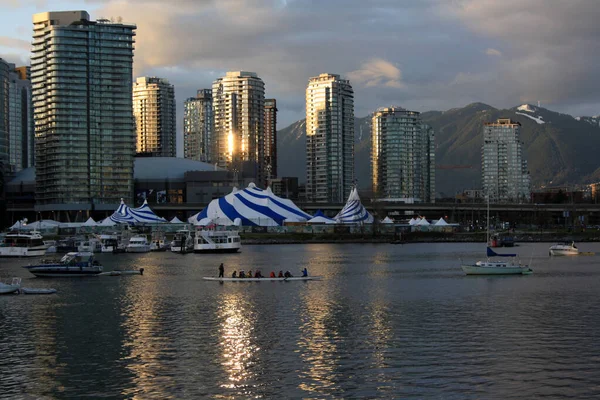 Der False Creek Und Die Innenstadt Von Vancouver Sonnenuntergang British — Stockfoto