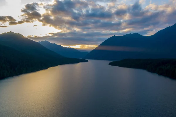 Lovitură Aeriană Unui Lac Cushman Munților Olimpici Statului Washington Apusul — Fotografie, imagine de stoc