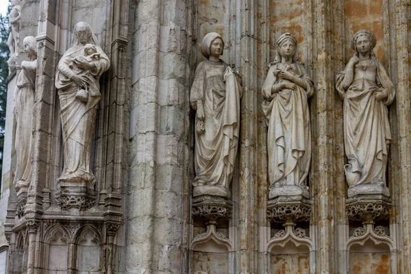 Eine Szenische Aufnahme Der Heiligen Statuen Außenbereich Der Kirche Unserer — Stockfoto