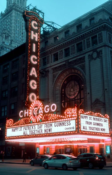 Egy Függőleges Felvétel Egy Chicagói Moziról Usa Ban — Stock Fotó