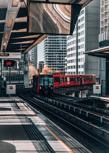 Vertikal Bild Tunnelbanestationen London Storbritannien — Stockfoto