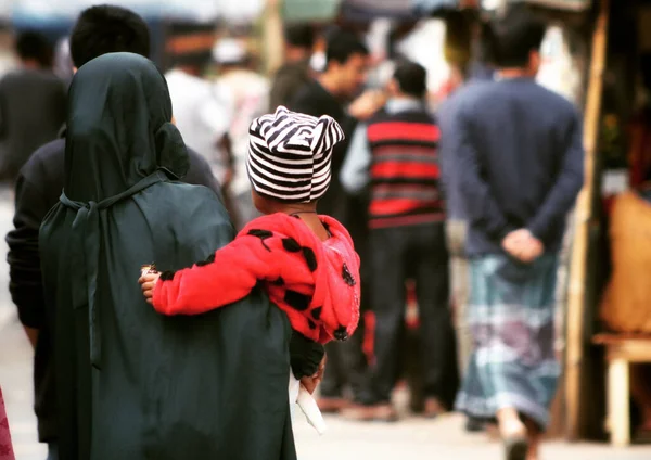 Een Back Shot Van Een Vrouw Met Zwarte Sluier Die — Stockfoto