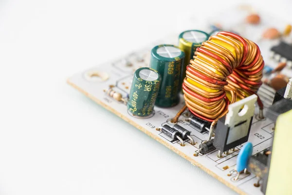 Detailní Záběr Elektronického Mikročipu Základní Desky Izometrického Procesoru Bílém Pozadí — Stock fotografie