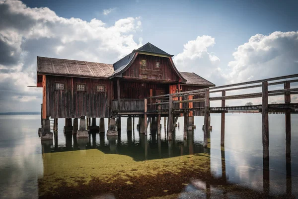 Una Vieja Casa Botes Lago Ammersee Baviera Alemania Contra Cielo — Foto de Stock