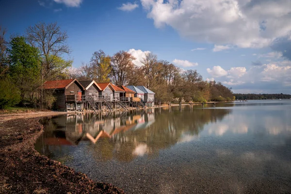 Облачное Небо Над Лодочными Домами Озеро Аммерзее Баварии Германия — стоковое фото