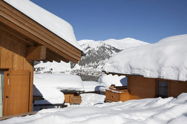 Uma Vista Panorâmica Casas Madeira Cobertas Neve Nas Encostas Das — Fotografia de Stock