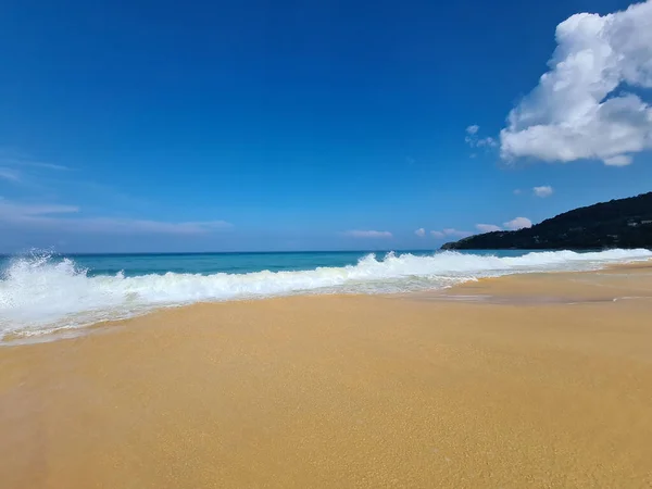 Soleada Playa Vacía Karon Tailandia — Foto de Stock