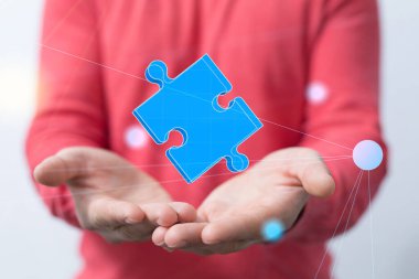 Elinde mavi bir bulmacanın 3 boyutlu bir tasviri, iş gücü ve başarı kavramı