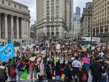New York, Aşağı Manhattan 'da toplanan öğrenciler iklim adaletini talep ettiler.