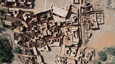 Suudi Arabistan 'ın tatlısında kumlu binaların hava görüntüsü.