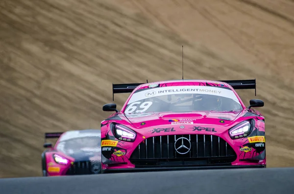 Tiefflug Aufnahme Eines Rosafarbenen Mercedes Amg Gt3 Während Des Rennens — Stockfoto