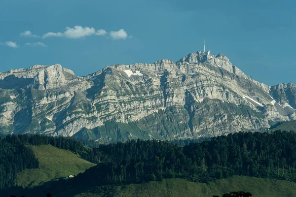 Uma Vista Panorâmica Montanha Alpstein Santis Durante Dia — Fotografia de Stock