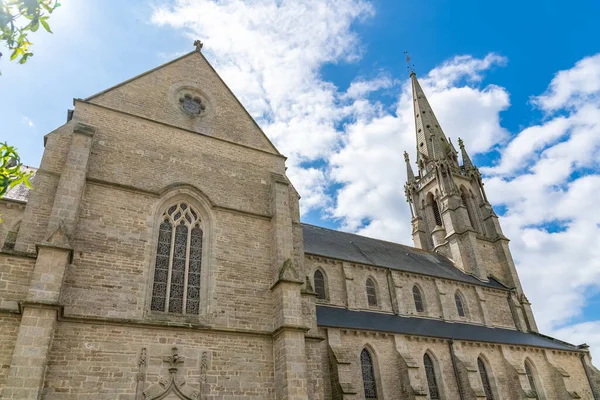 Χαμηλή Γωνία Της Εκκλησίας Του Saint Alban Στο Elven Βρετάνη — Φωτογραφία Αρχείου