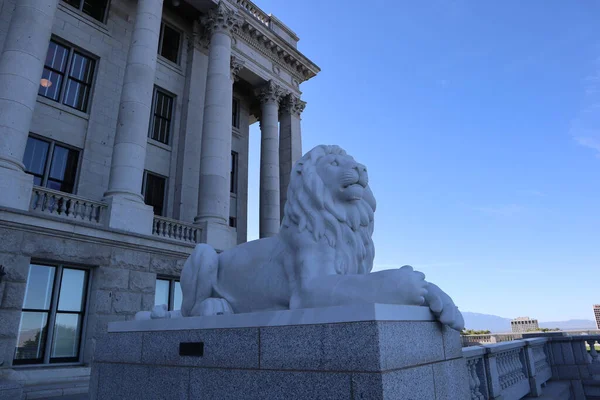Utah Eyalet Kongre Binası Nın Dışındaki Aslan Heykelinin Yakın Çekimi — Stok fotoğraf