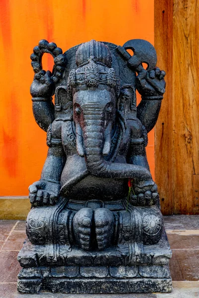 Närbild Ganesha Mot Orange Vägg — Stockfoto