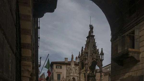 Gyönyörű Utcára Néző Verona Központjában Amely Világörökség Része — Stock Fotó