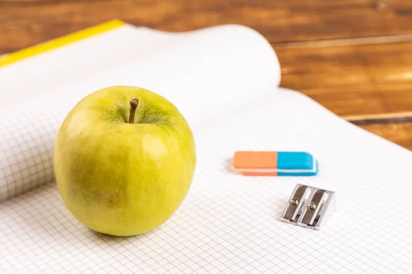 Open Notepad Eraser Sharpener Fresh Green Apple — Stock Photo, Image