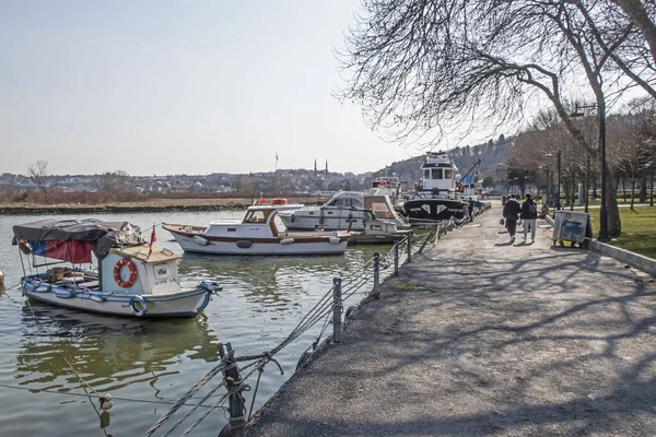 Stanbul Türkiye Haliç Kıyısında Mavi Ufuklu Güzel Bir Tekne Görüntüsü — Stok fotoğraf