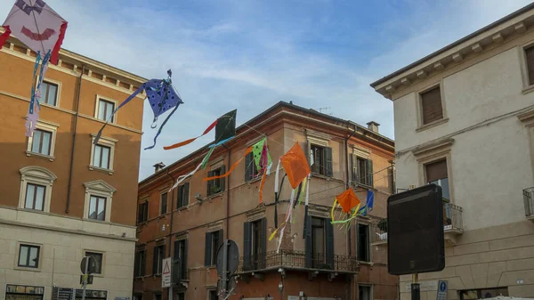 Gyönyörű Kilátás Régi Épületek Alatt Kék Felhős Verona Olaszország — Stock Fotó