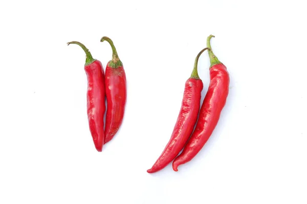 Egy Közeli Kép Egy Csomó Érett Piros Chili Paprika Izolált — Stock Fotó