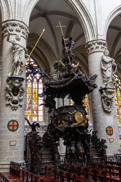 Uma Foto Vertical Interior Catedral São Miguel Santa Gudula Bruxelas — Fotografia de Stock