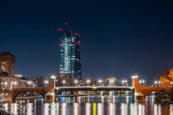 Гарний Нічний Знімок Будинку Центрального Банку Європи Сяючим Світлом — стокове фото