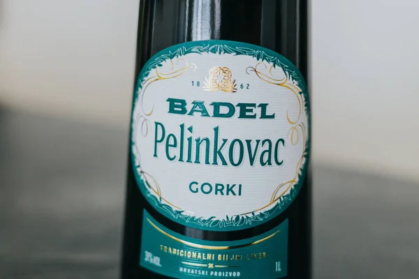 Napój Alkoholowy Pelinkovac Czarnym Stole — Zdjęcie stockowe